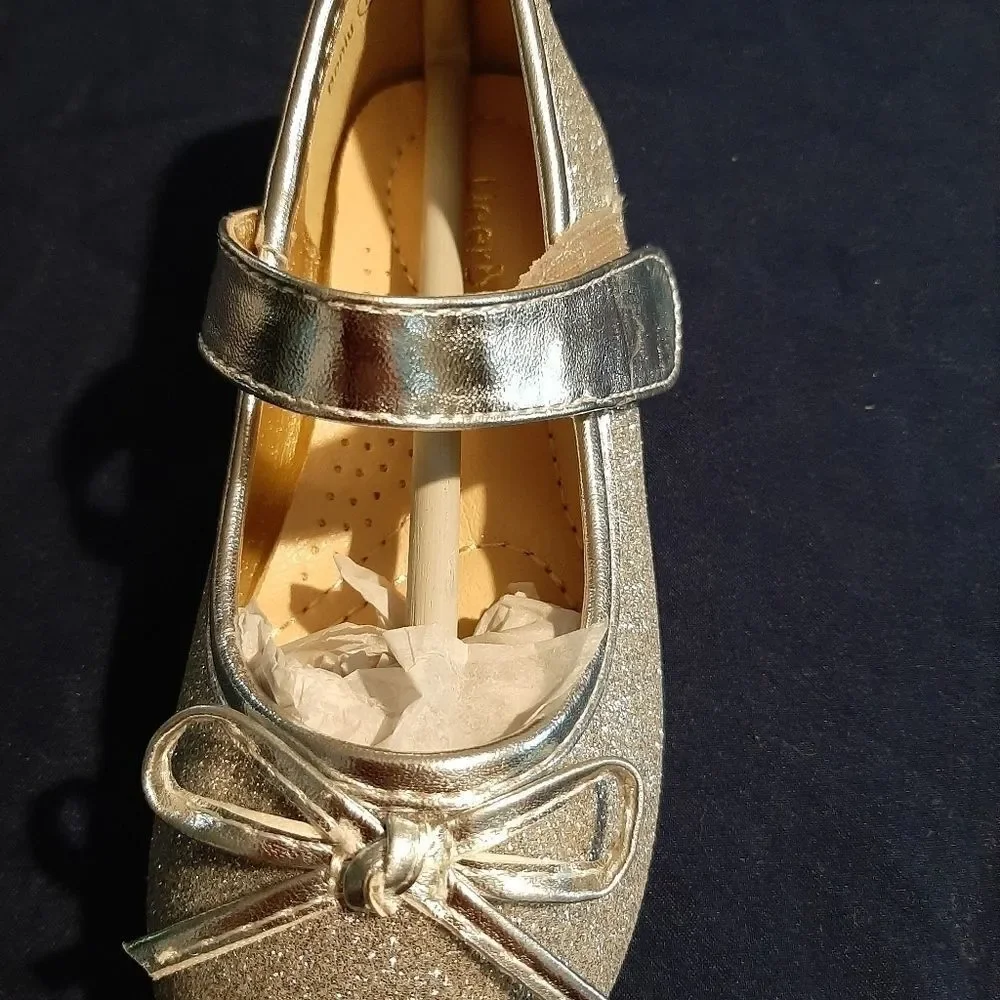 DeerBunny Girls Size 7 Silver Glitter Mary Jane Shoes
